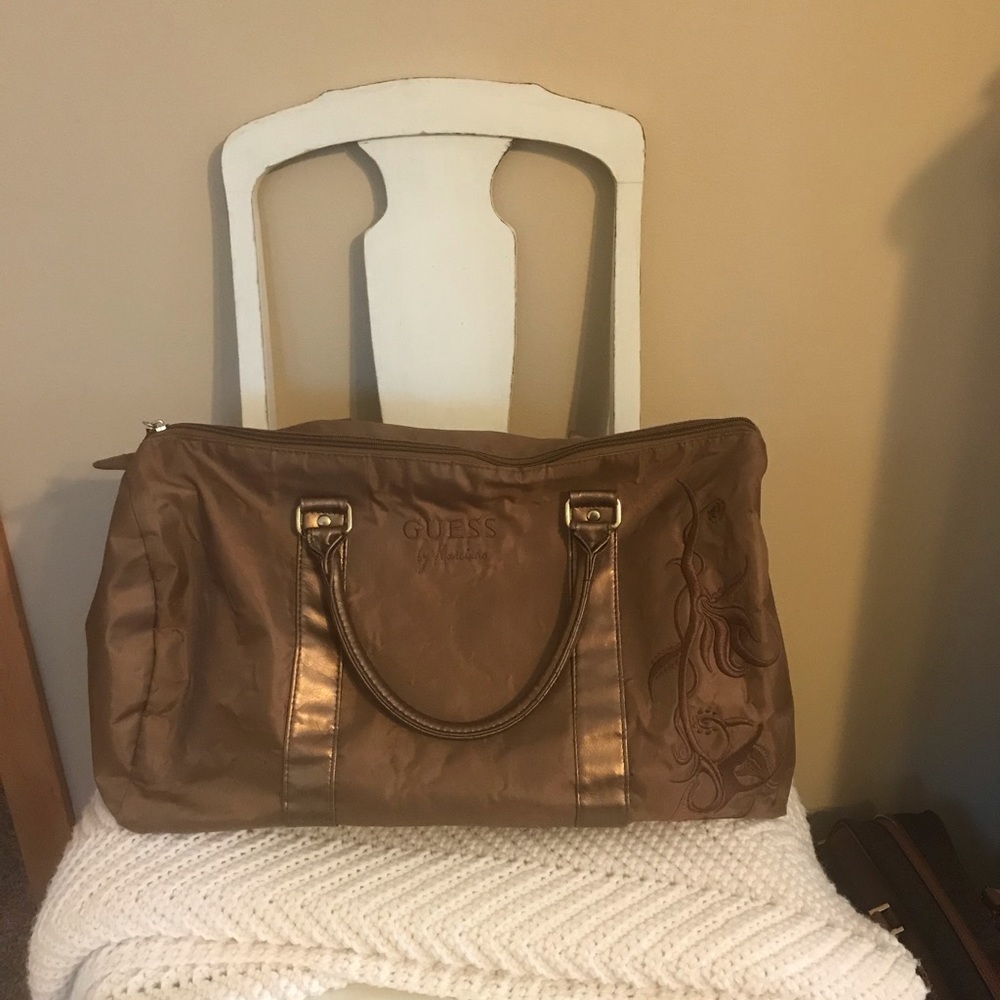 Guess overnight 👜